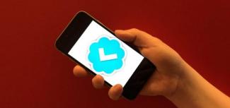 Cell phone and social mediaU.S. DIGITAL REGISTRY (DIGITAL.GOV)