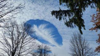 Fall streak or 'hole punch' cloud